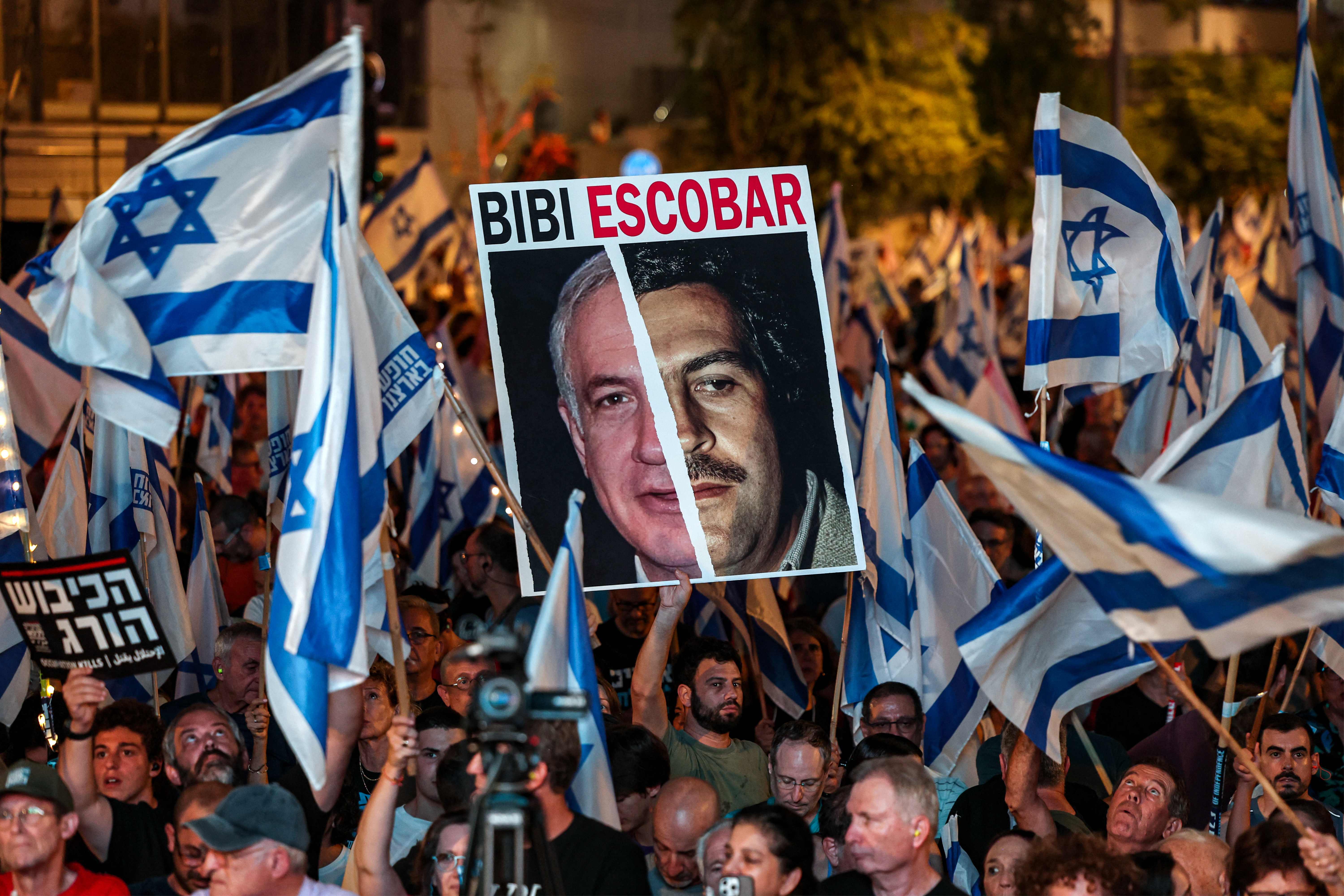 Warga Israel memprotes kebijakan Perdana Menteri Israel Benjamin Netanyahu di Tel Aviv, pada September 2023.