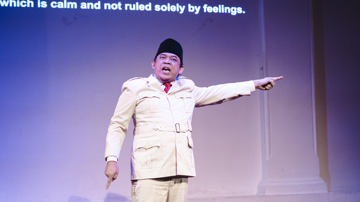 Wawan Sofwan saat membawakan monolog 'Besok atau Tidak Sama Sekali'.