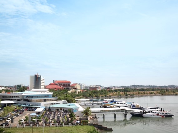 Pelabuhan Internasional Batam Center.
