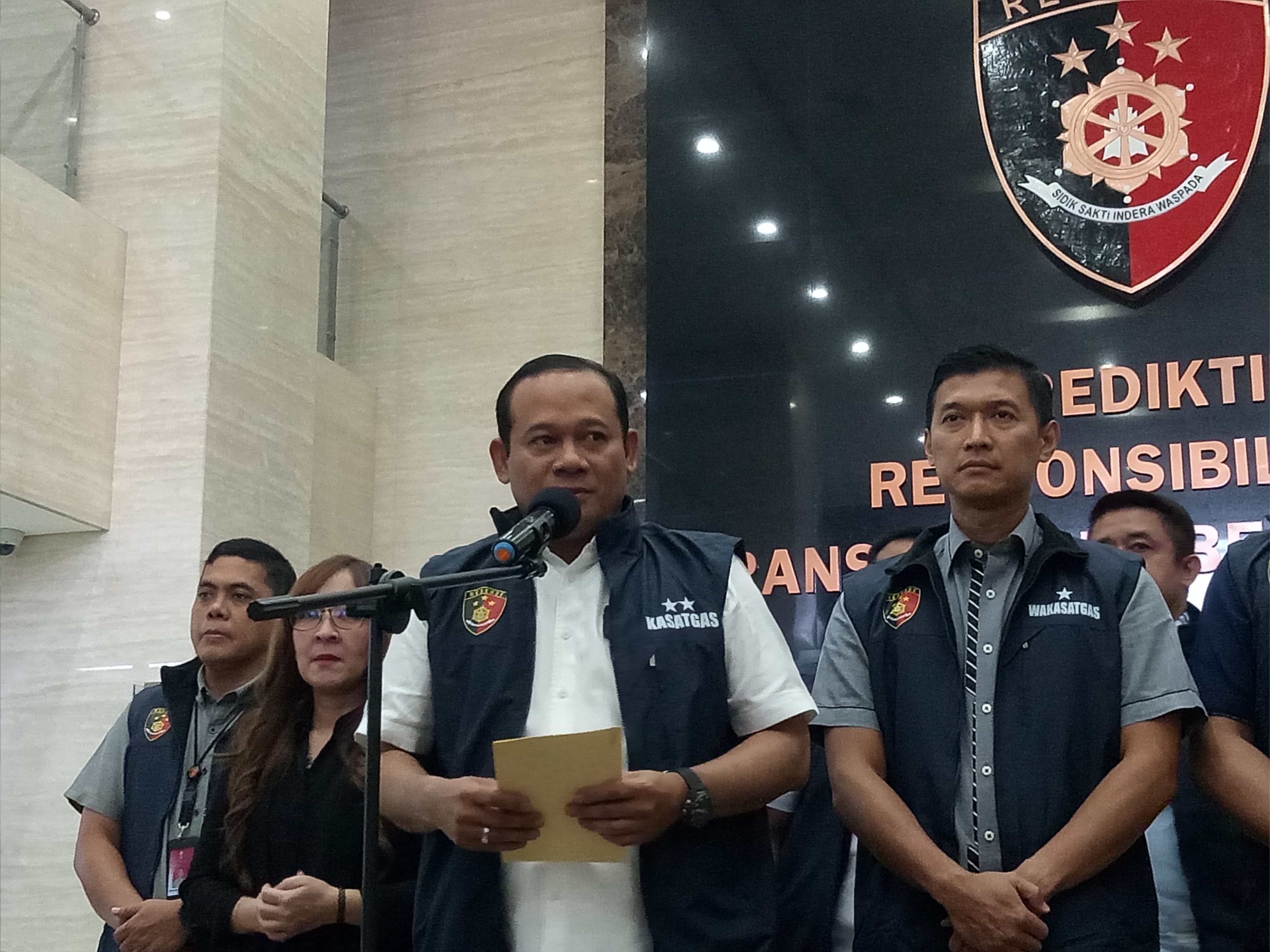 Bareskrim Polri menetapkan delapan tersangka dalam kasus pengaturan skor dalam Liga 2 November 2018