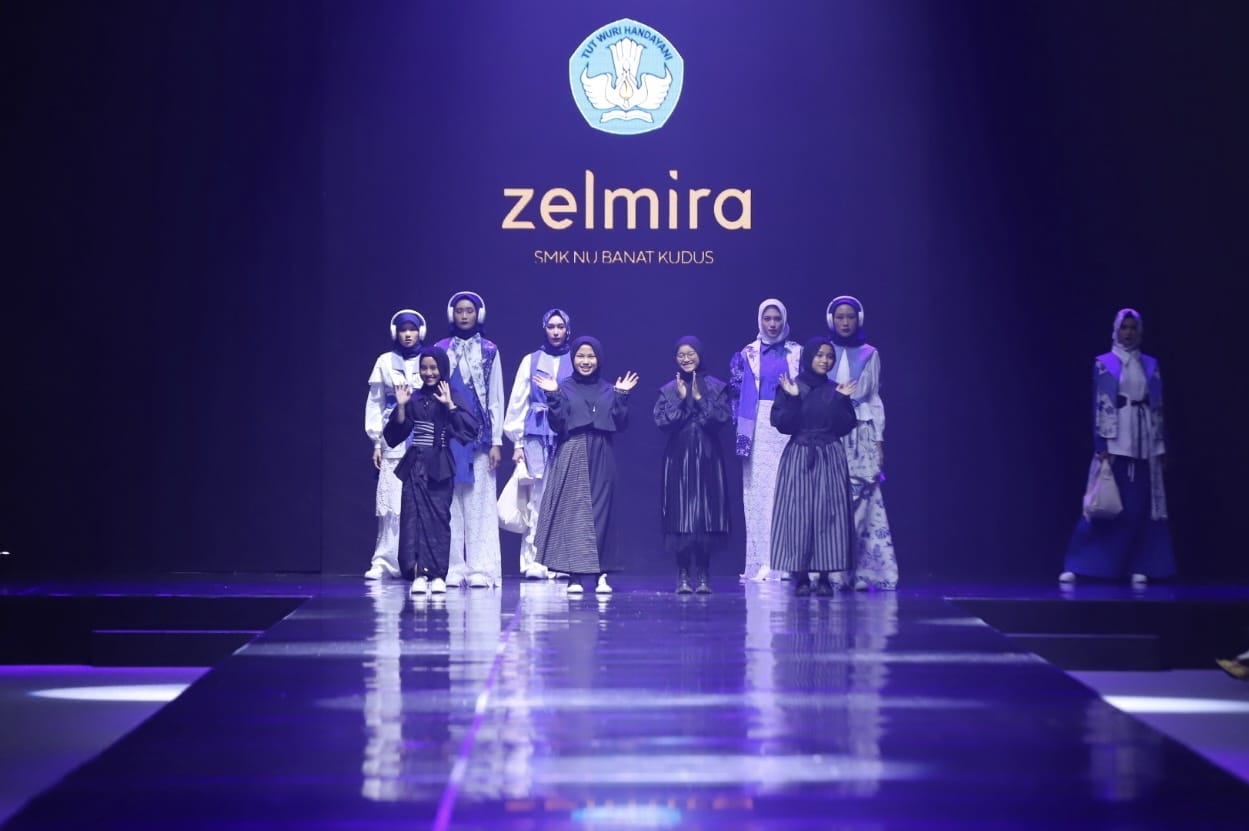 SMK NU Banat Kudus melalui brand Zelmira kembali berpartisipasi dalam Jakarta Muslim Fashion Week (JMFW) di ICE BSD City, Tangerang, Banten 