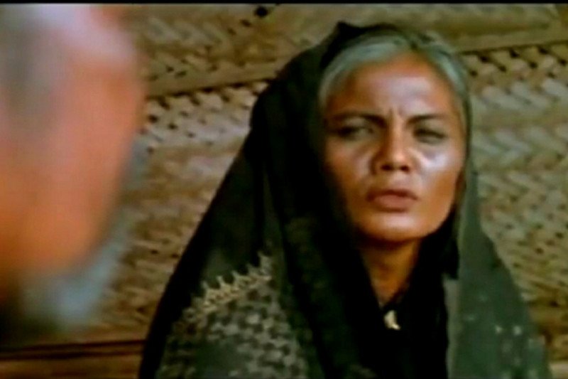 Film Tjoet Nja Dhien yang dibintangi aktris senior Chrustine Hakim.