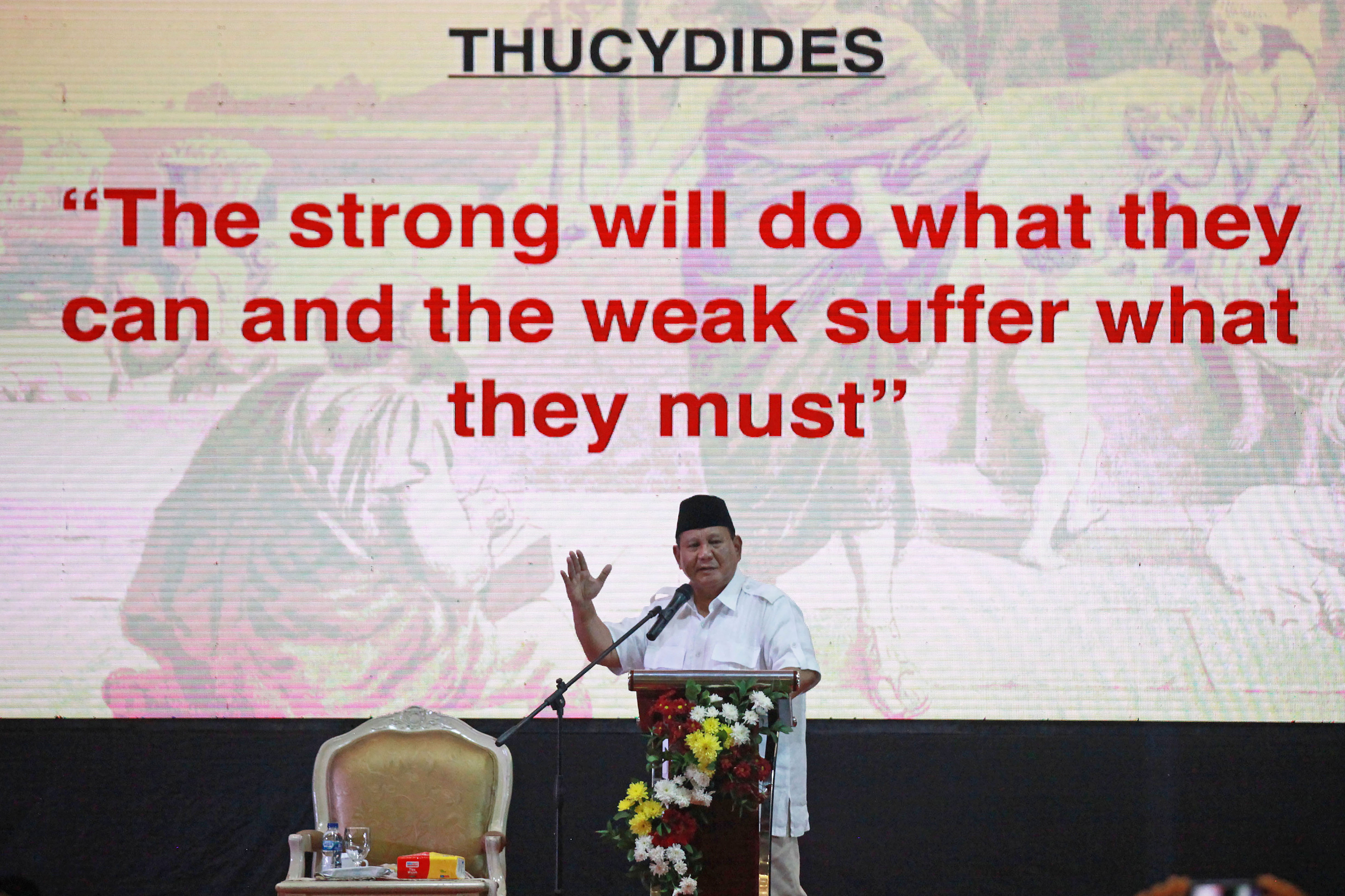  Bakal calon presiden (Bacapres) Prabowo Subianto berbicara saat menghadiri deklarasi dukungan jaringan alumni Himpunan Mahasiswa Islam