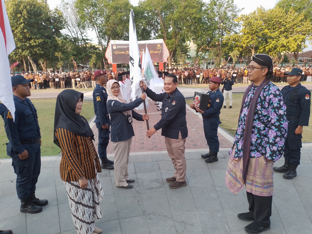 KPU Klaten Gelar Kirab Bendera Parpol Peserta Pemilu 2024.