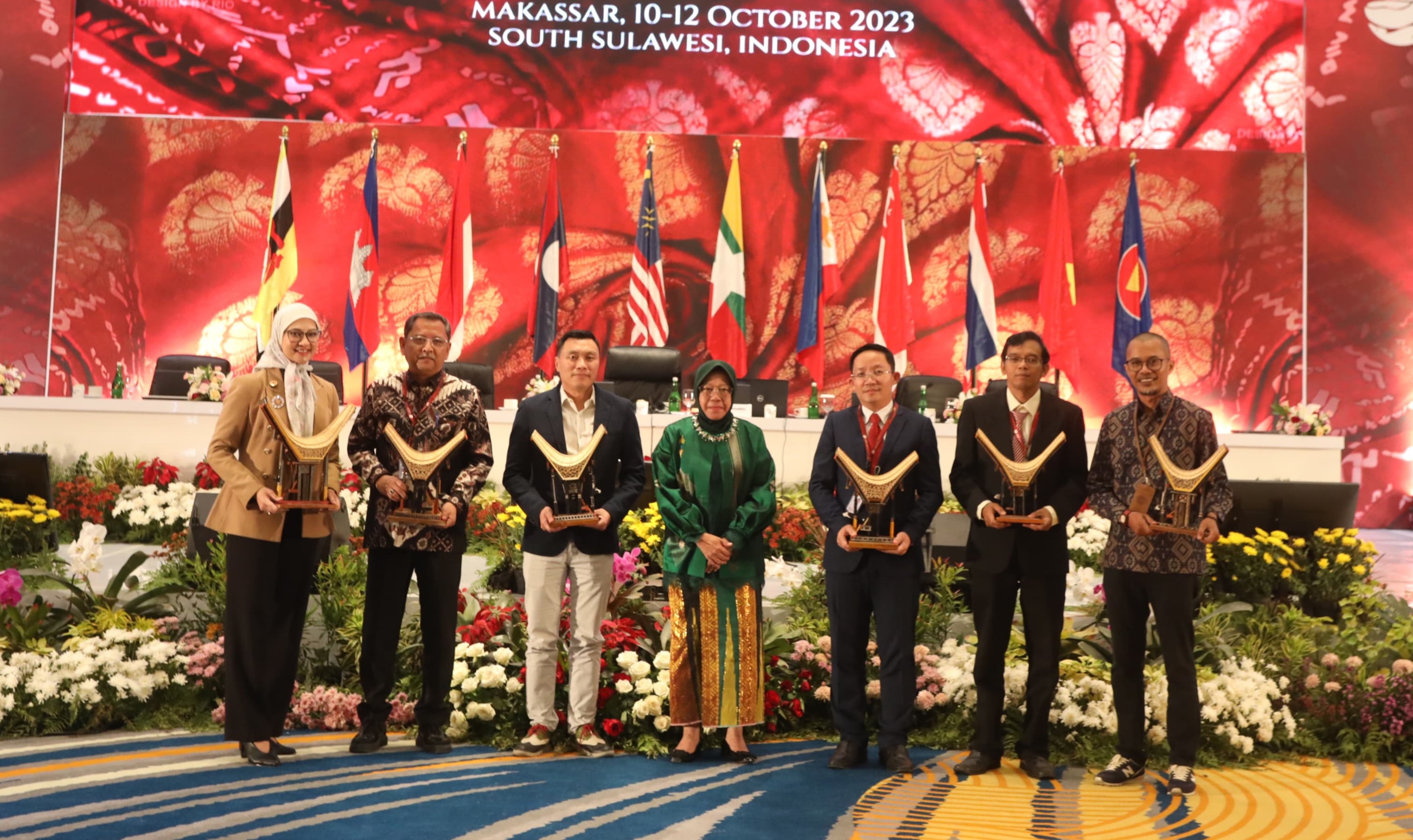 Mensos Tri Rismaharini (tengah) di acara AHLF on Disability-Inclusive Development and Partnership Beyond 2025 di Makassar.