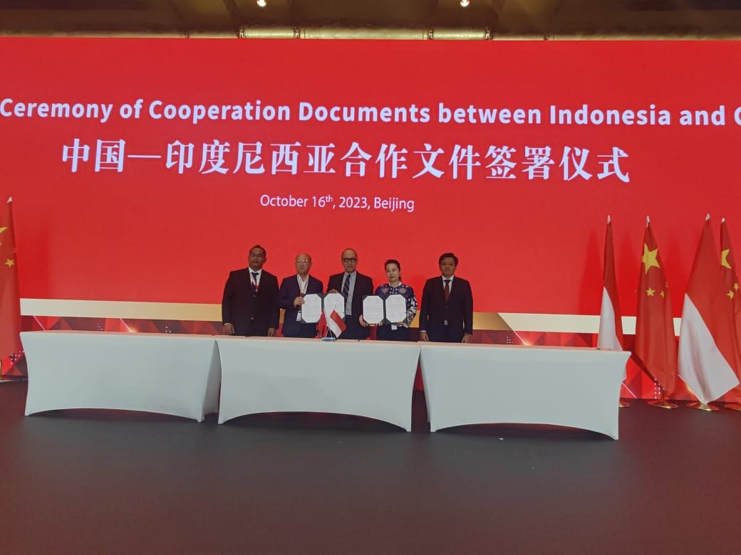 Penandatangan kerja sama antara PT Perikanan Indonesia dengan 3 perusahaan Tiongkok dalam bidang perikanan. 