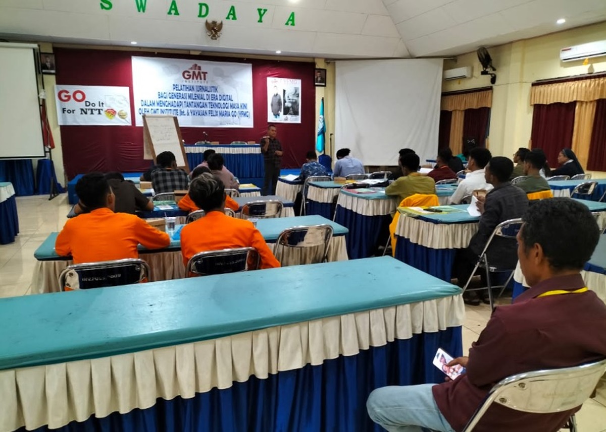 Pelatihan Jurnalistik YFMG dan GMT Institute di Maumere, NTT