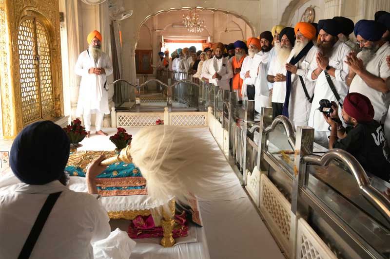 Kedutaan India di London melaporkan insiden penghadangan diplomat di sebuah kuli Sikh di Glasgow.