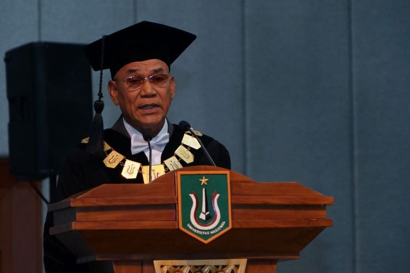 Rektor Unas Dr El Amry Bermawi Putera MA menyampaikan pidato dalam acara Wisuda Unas Tahun Akademik 2022-2023, di JCC, Minggu (15/10).