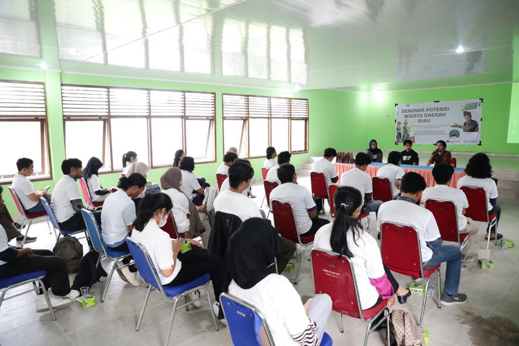 Seminar mengenai potensi pariwisata Riau di Pekanbaru