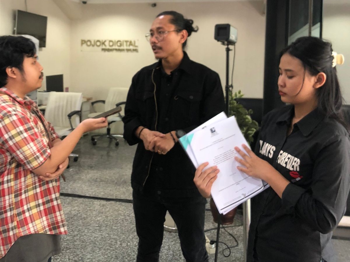 Perhimpunan Bantuan Hukum dan HAM Indonesia (PBHI) melakukan pelaporan atas dugaan pelanggaran etik dan perilaku Hakim Konstitusi.