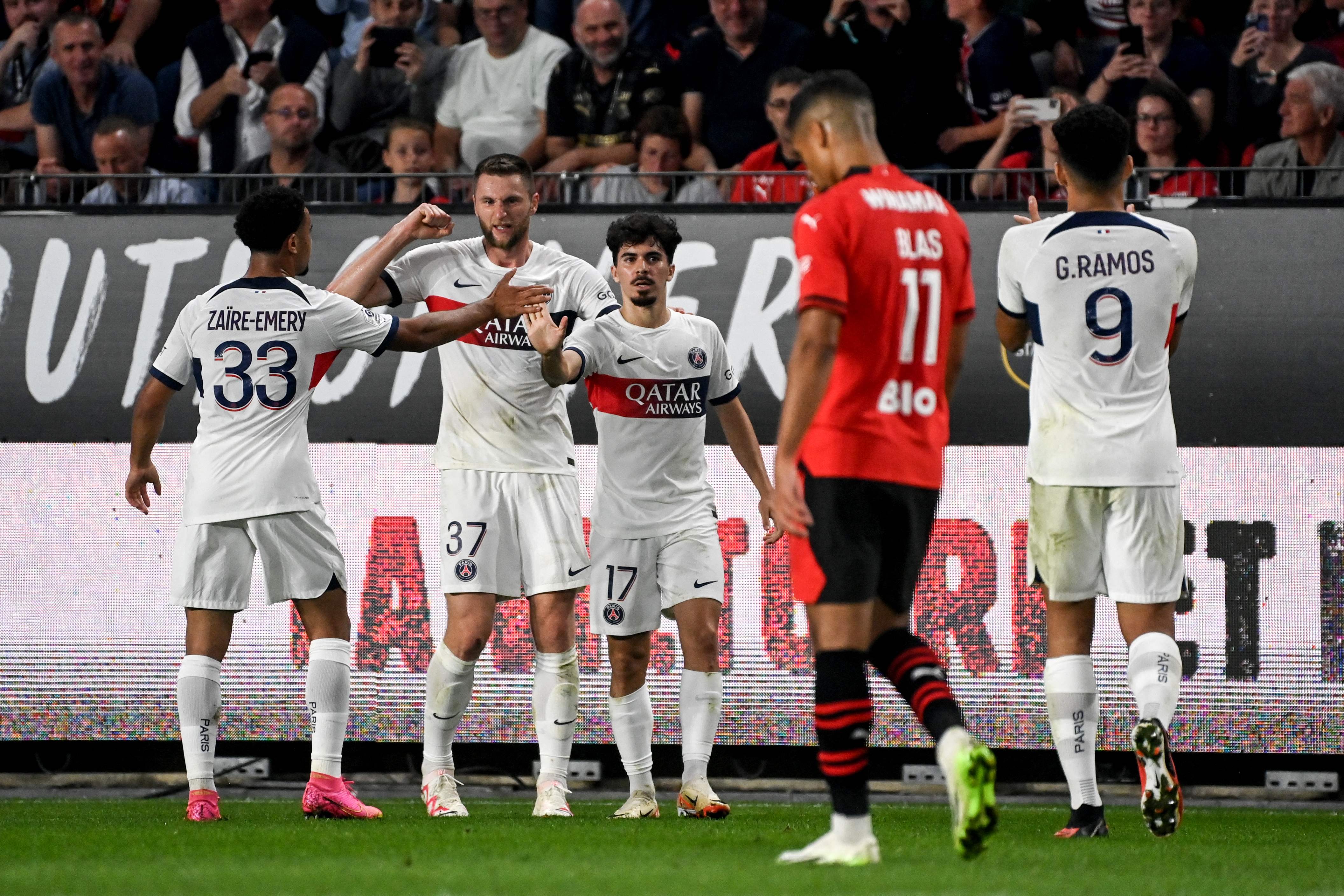 Para pemain PSG melakukan selebrasi usai mencetak gol ke gawang Rennes di laga Ligue 1.