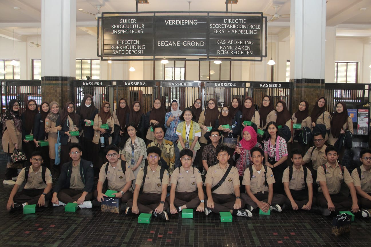 Walking tour Museum Bank Mandiri bersama SMA Al-Azhar 1
