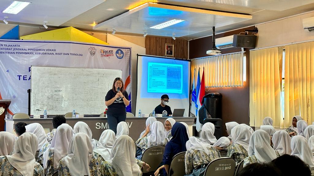 Peluncuran program yang bertajuk “Self-awareness: Know Yourself, Know Your Magnificent Potential” di SMK Negeri 15 Jakarta, Kamis, (26/10).