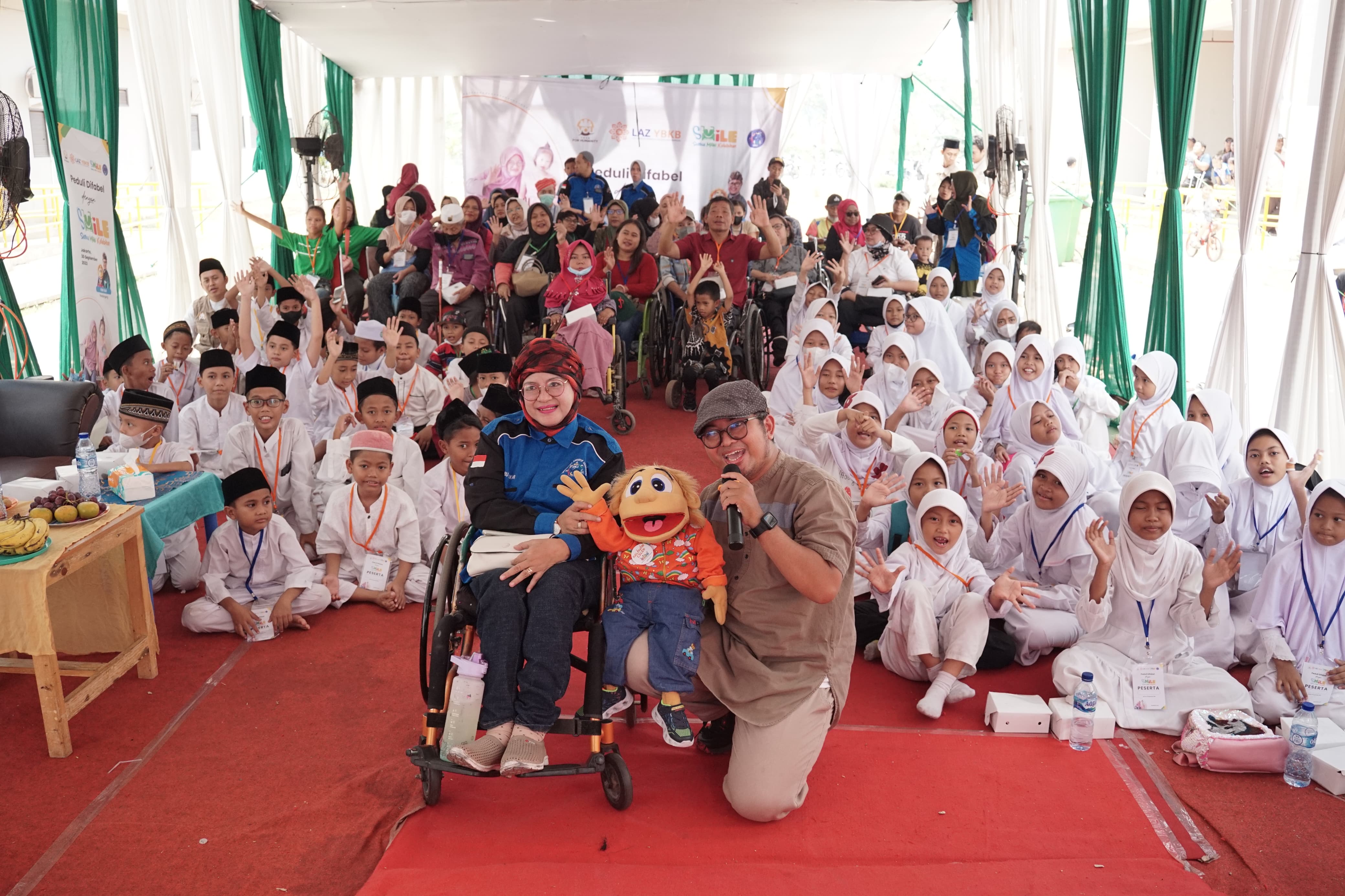 YBKB mengadakan kegiatan Semua Miliki Kelebihan (Smile) di Yayasan Disabilitas Kreatif Indonesia (YDKI), Cakung, Jakarta Timur.