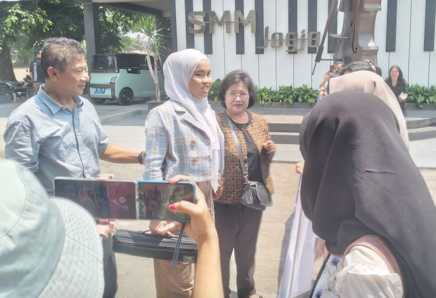 Putri Ariani saat tiba di SMM Yogyakarta. 
