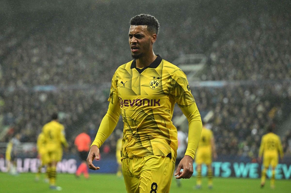 Bek Borussia Dortmund Felix Nmecha melakukan selebrasi usai mencetak gol ke gawang Newcastle United di laga Liga Champions.