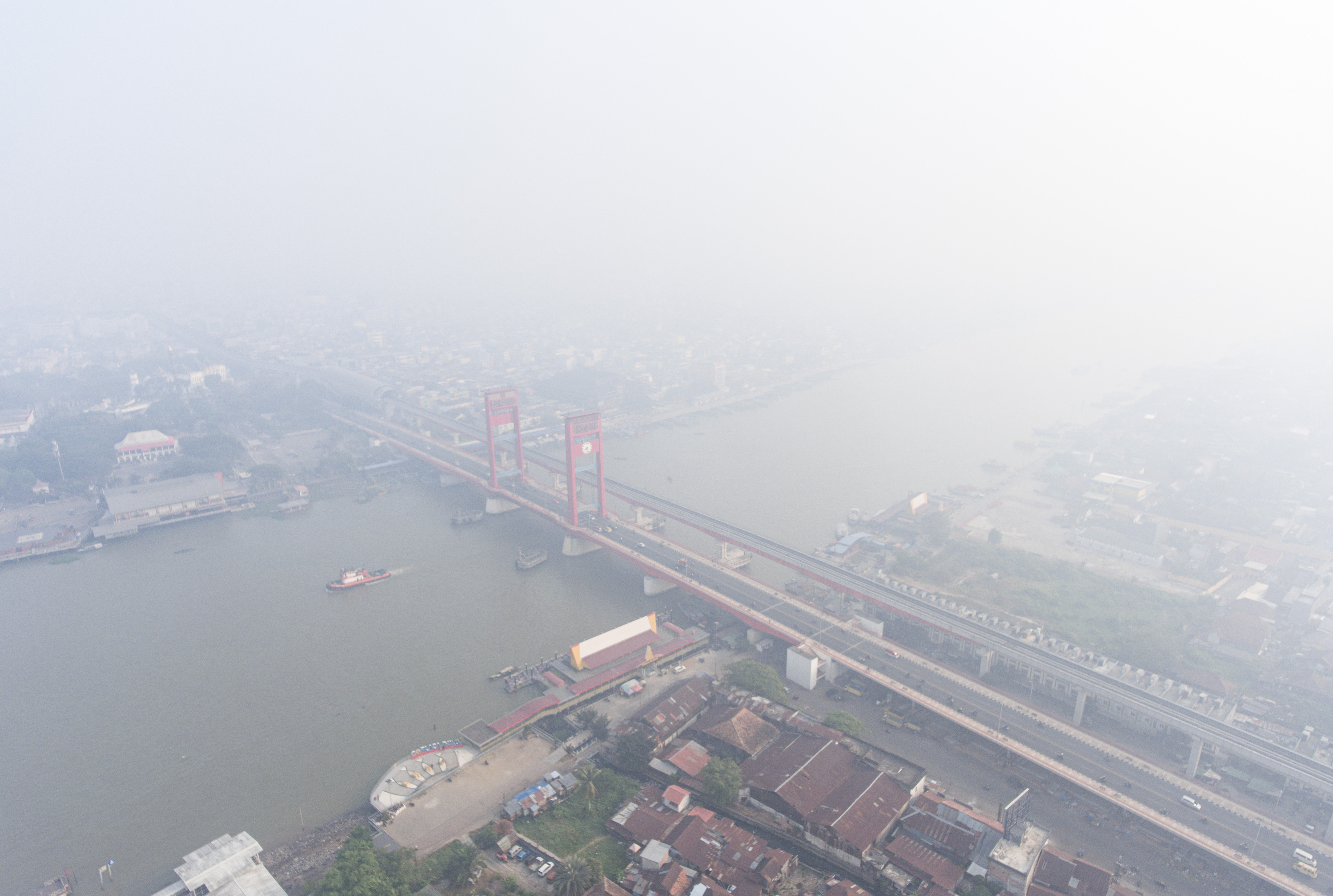 Kabut asap di Palembang, Sumsel akibat Karhutla