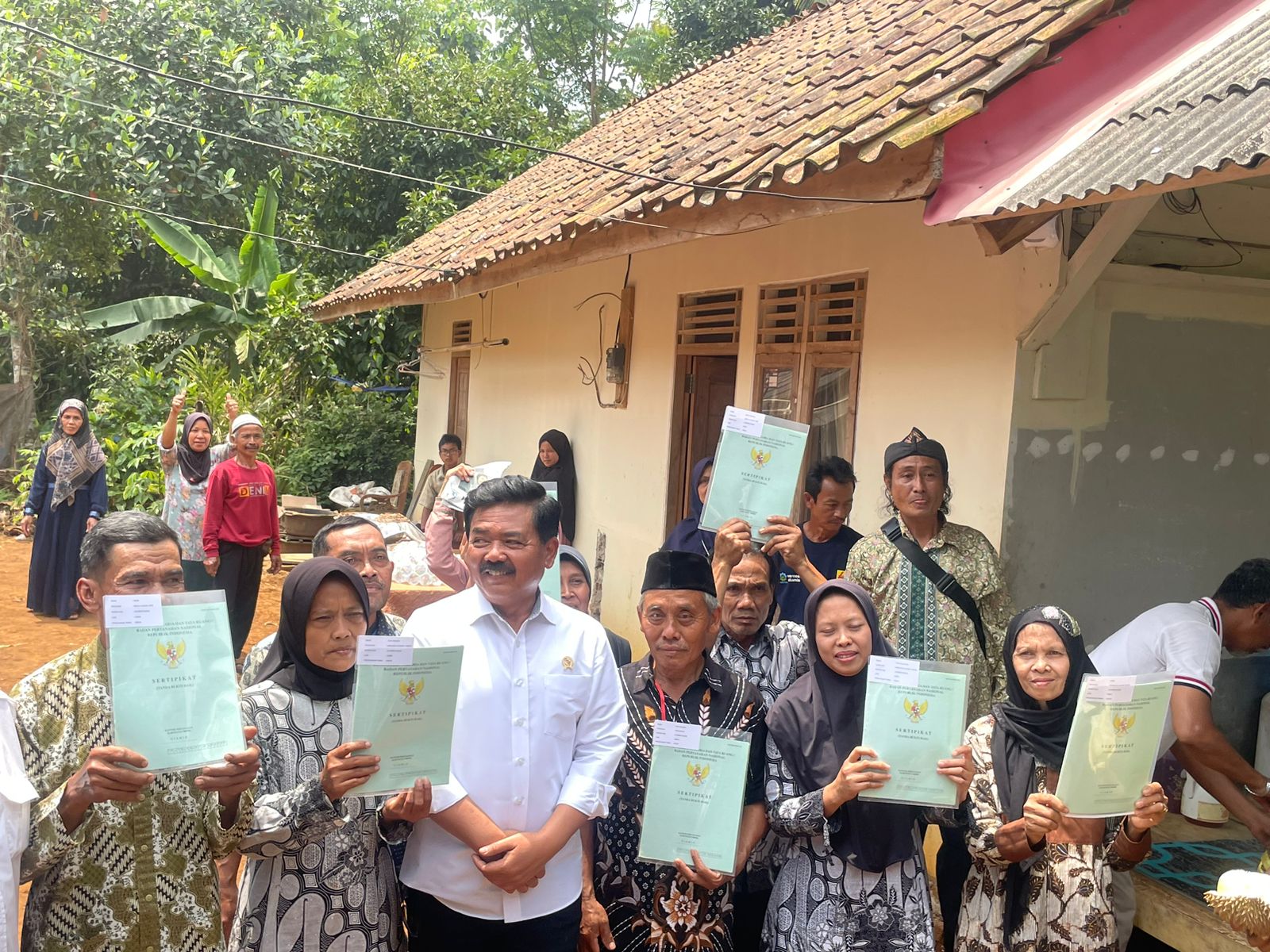 Menteri ATR Pesan Kepada Masyarakat agar Menjaga Sertifikat Redistribusi dengan Baik