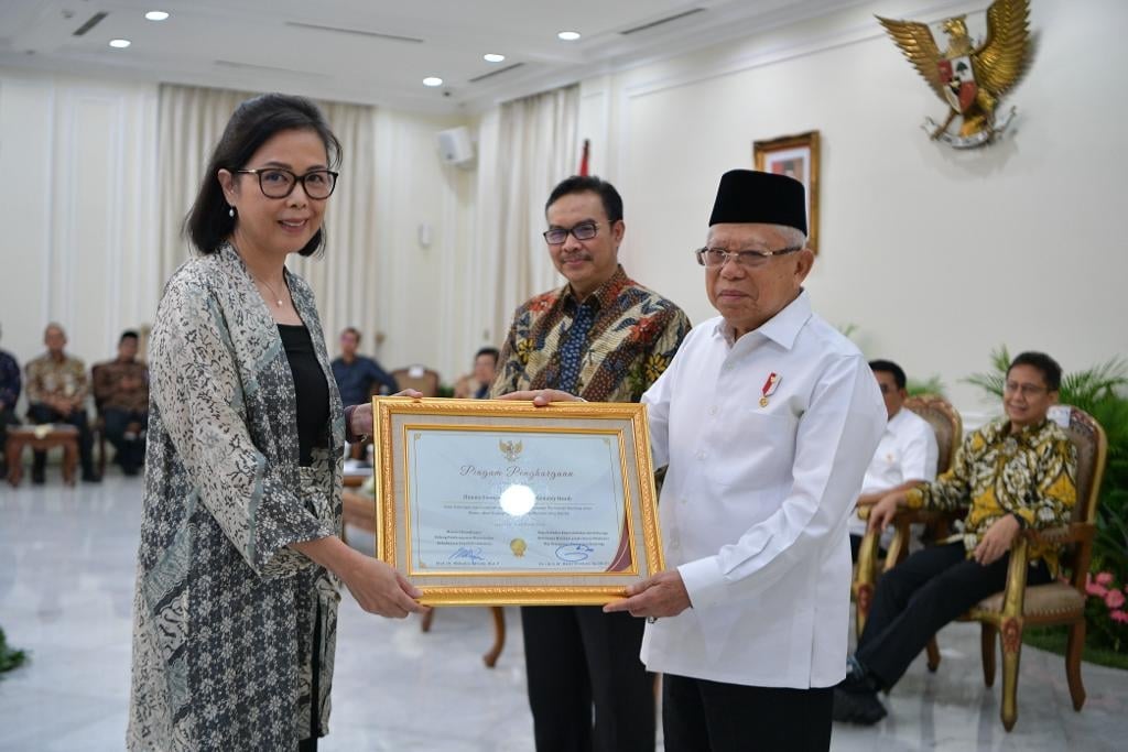 Wapres RI KH.Ma'ruf Amin memberi pernghargaan kepada Tanoto Foundation atas Program Percepatan Penurunan Stunting.