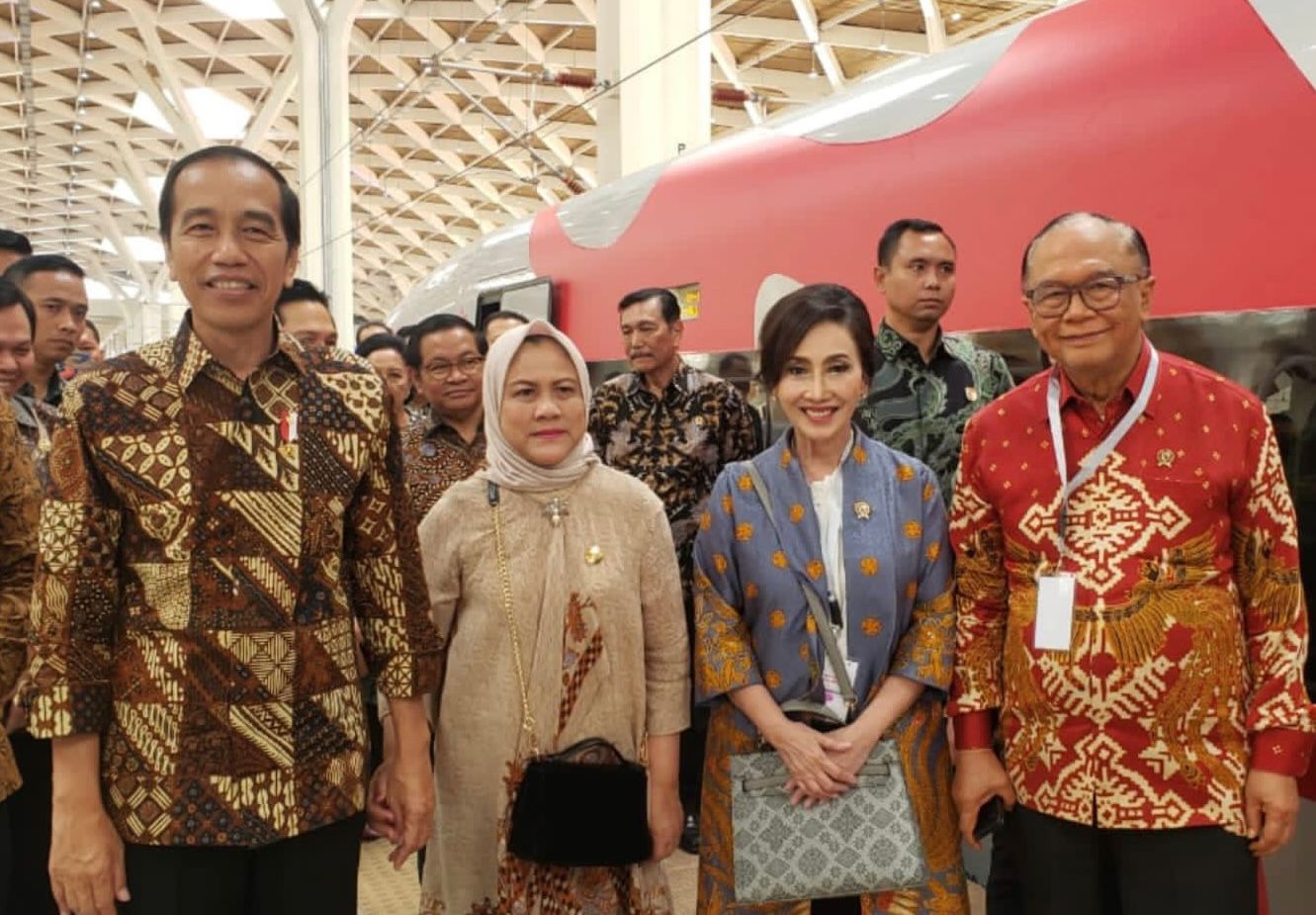 Wantimpres bersama Presiden Joko Widodo dalam peresmian kereta cepat Whoosh