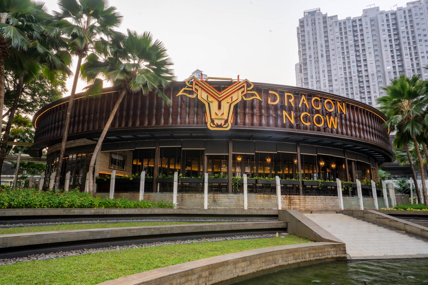 Dragon N Cow di Central Park, Jakarta.