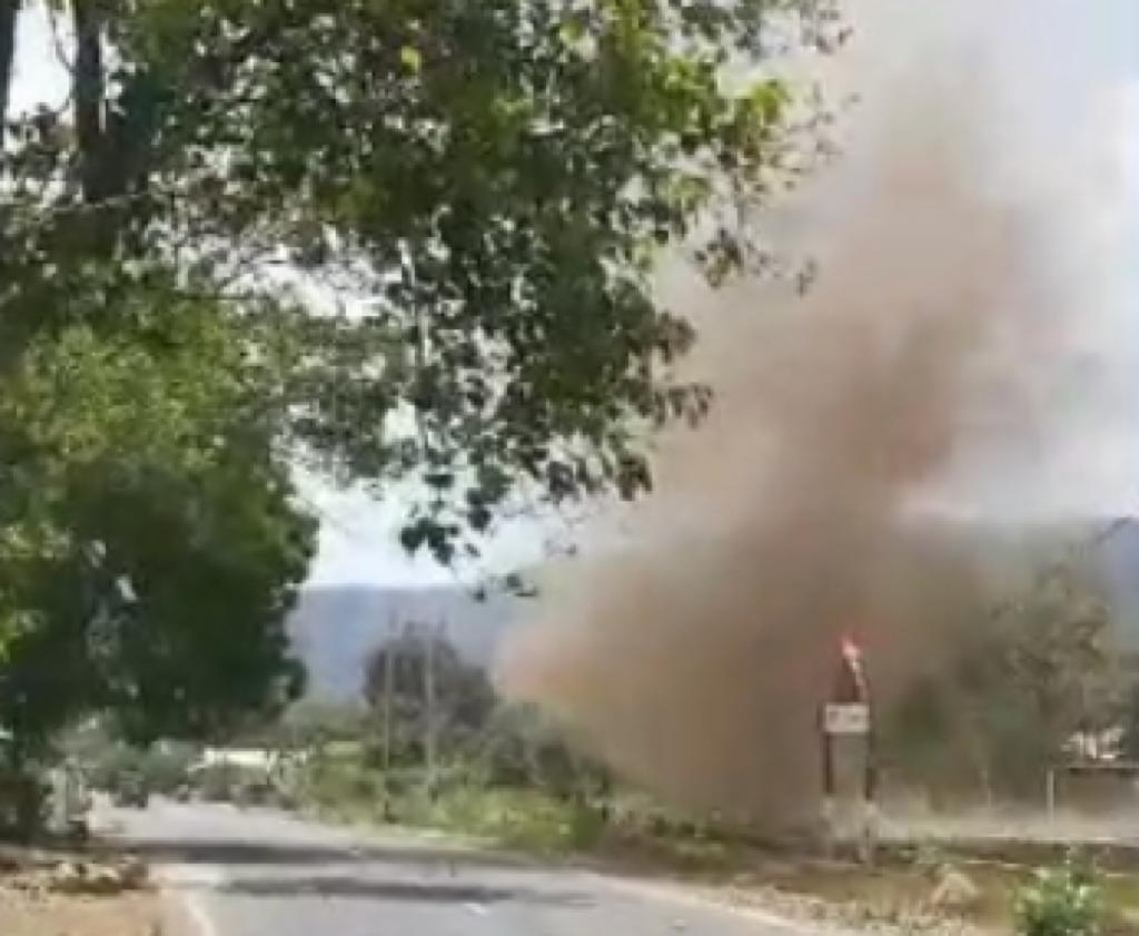  Angin puting beliung di Kabupaten Flores Timur, Nusa Tenggara Timur pada Senin (2/10) siang.