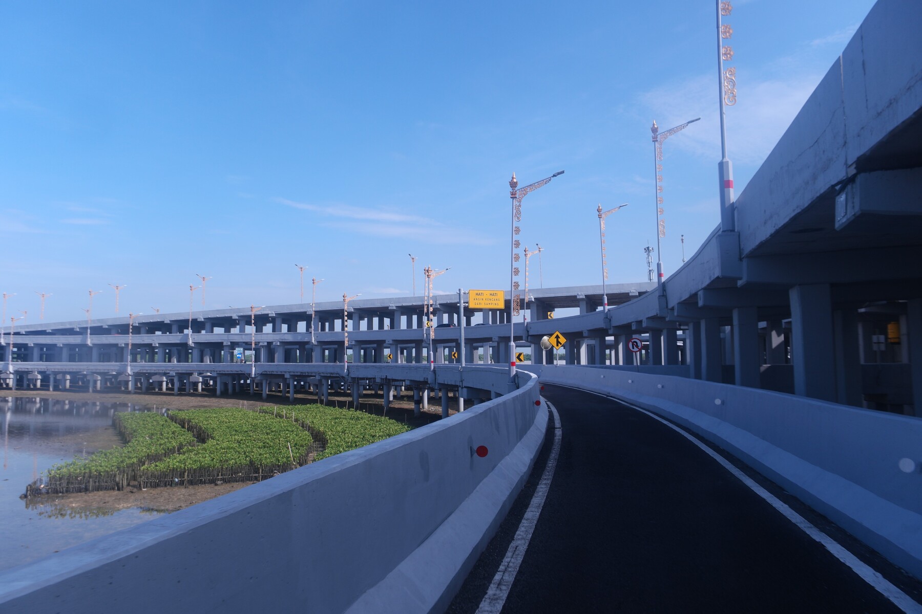 Tol Bali Mandara, salah satu infrastruktur yang dibangun demi mendukung perhelatan internasional di Bali.