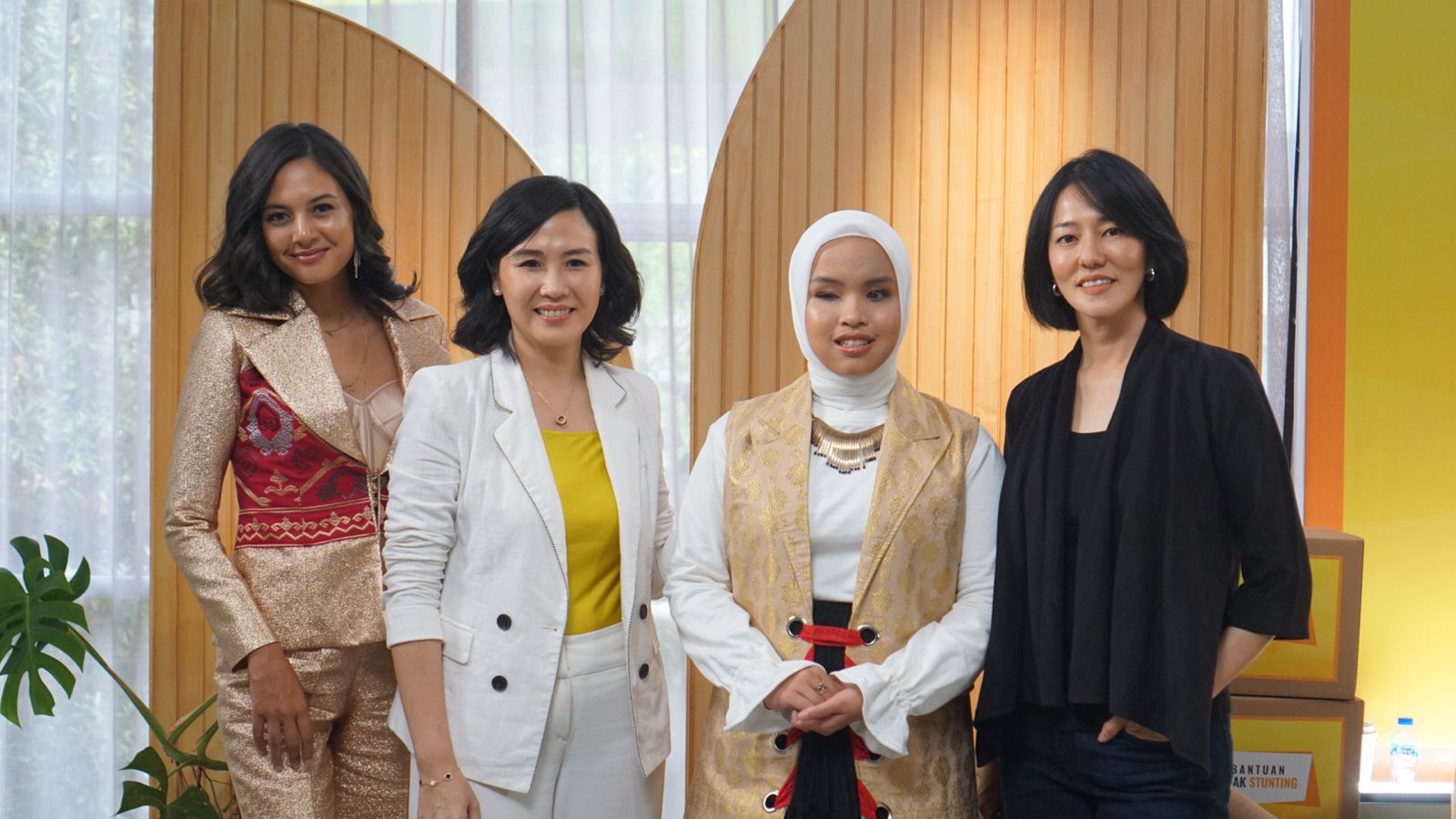 Tiga perempuan hebat Indonesia yakni Veronica Tan, Aurelie Moeremans, dan penyanyi  Puteri Ariani jadi bintang iklan baru Sido Muncui.