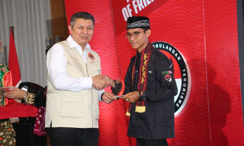 Kepala BNPT Rycko Amelza Dahniel saat menghadiri Rakornas Duta Damai dan Duta Santri di Prigen, Jawa Timur, Selasa (10/10).