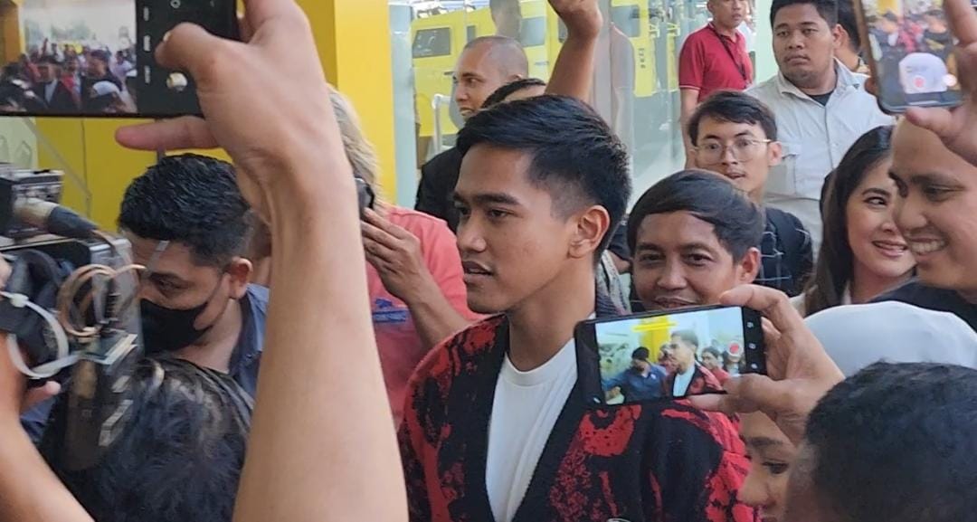 Ketua Umum Partai Solidaritas Indonesia (PSI) Kaesang Pangarep menyambangi Kantor DPP Partai Golkar