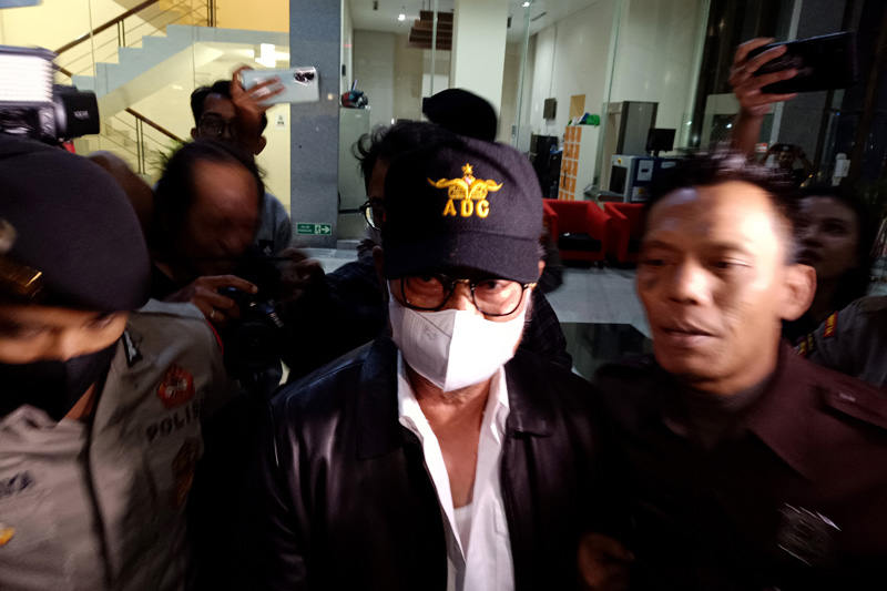 Pengacara SYL mengatakan penangkapan kliennya janggal, karena ada perbedaan tanggal pada surat perintah.