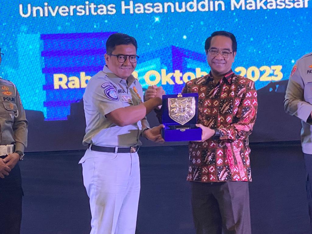 Hubungan Kelembagaa Jasa Raharja menggelar sosialisasi keselamatan berlalu lintas di Kampus Universitas Hasanuddin, Makassar, Rabu (18/10). 