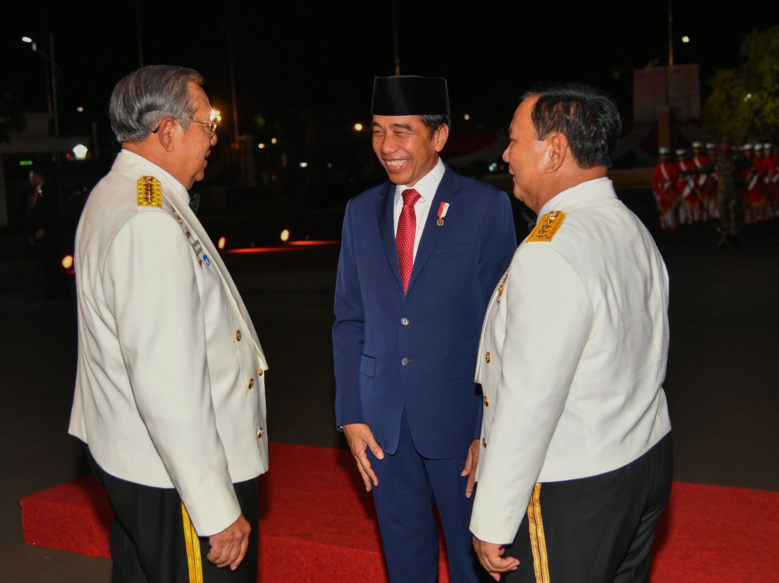 Momen kebersamaan Presiden Jokowi, SBY, dan Prabowo Subianto dalam Parade Senja HUT TNI