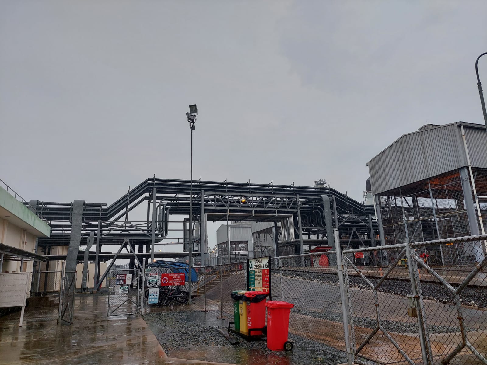 asilitas Betara Gas Plant (BGP) yang dioperasikan PetroChina International Jabung Ltd. di  Betara, Kabupaten Tanjung Jabung Barat, Jambi.