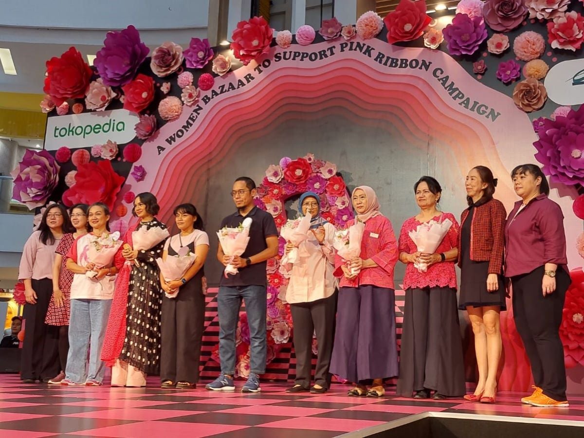 Mal Ciputra Jakarta menggelar Pink Ribbon Campaigne.