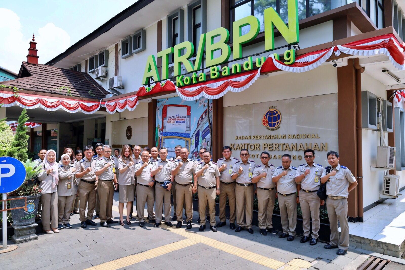 Jajaran Kanwil BPN Banten melakukan studi tiru ke Kantor Pertanahan Bandung, Jawa Barat. 