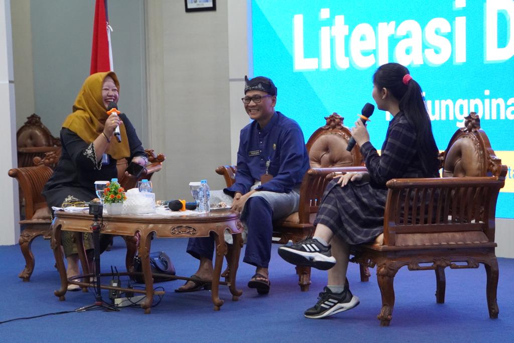 Sekretaris Daerah (Sekda) Kota Tanjungpinang, Zulhidayat (tengah) dalam acara Gali Ilmu Literasi Digital