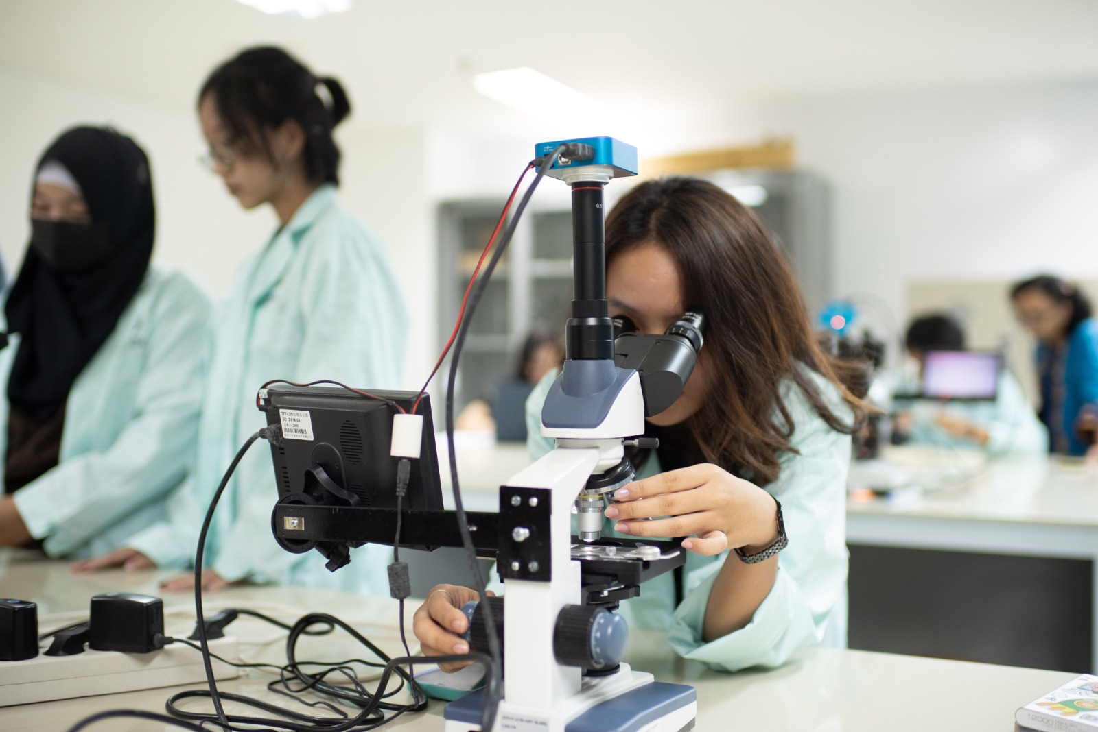 Aktivitas mahasiswa  Prodi Fisika Medis di bawah  Fakultas Sains, Teknologi, dan Matematika (FSTM) Universitas Matana