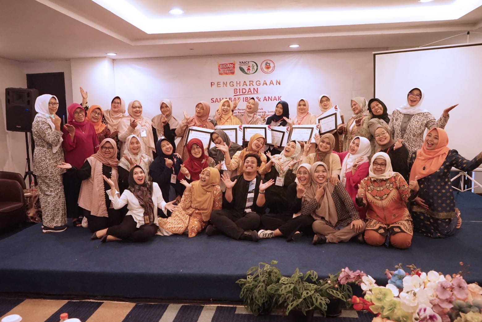 Acara Awarding Bidan Sahabat Ibu dan Anak di Bandung, Rabu (4/10).