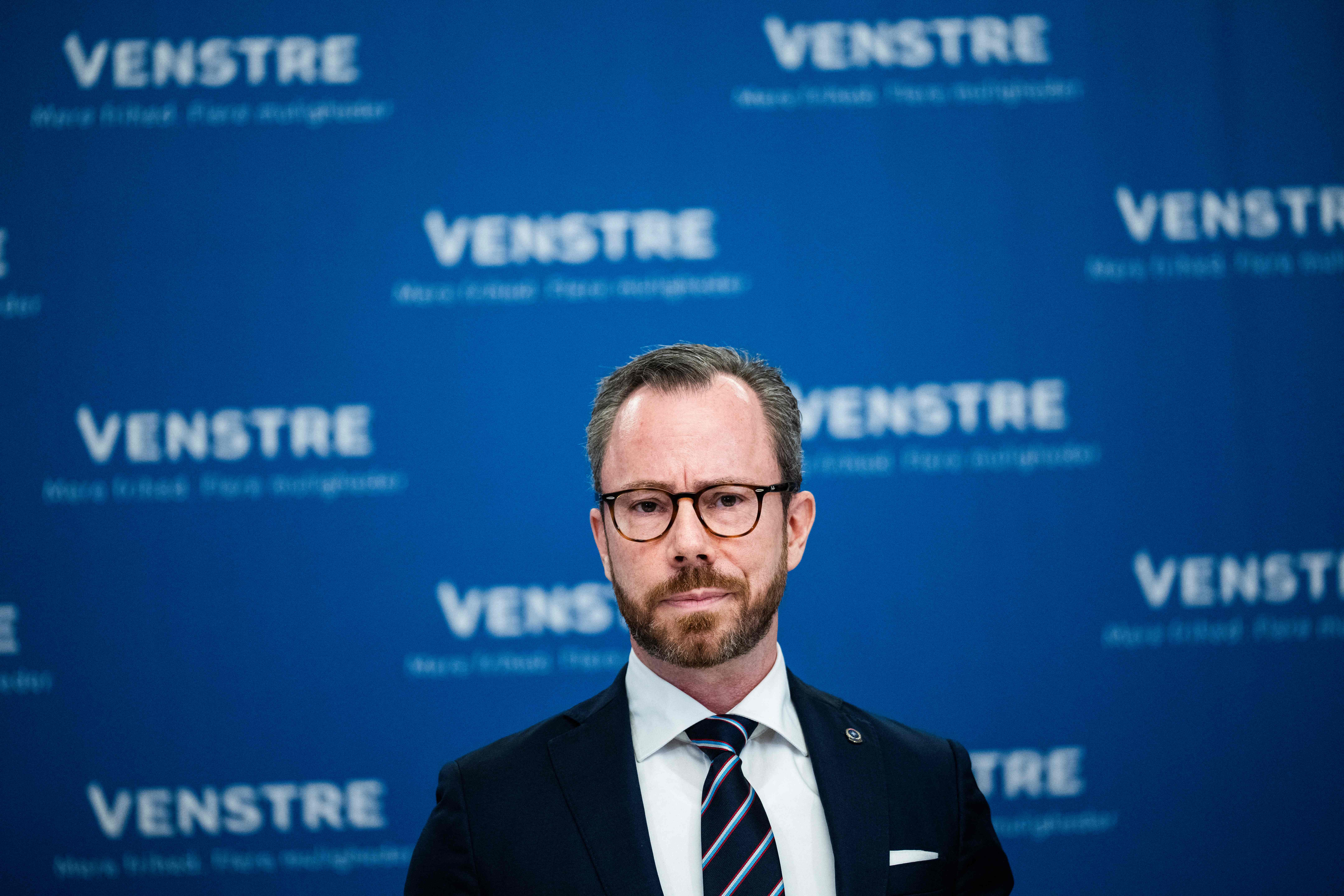 Jakob Ellemann-Jensen memberikan keterangan pers mengenai pensiunnya dia dari politik, Senin (23/10).