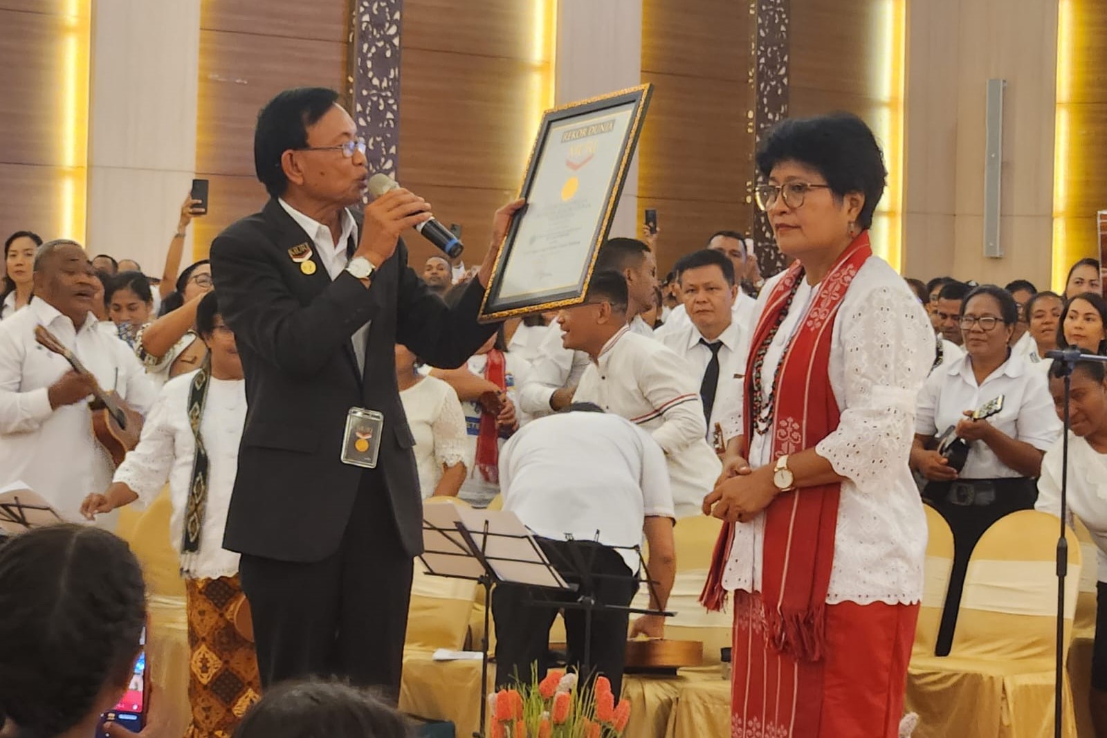 Klasis Sorong Gereja Kristen Injil (GKI) di Tanah Papua berhasil mengukir rekor dunia dengan menggelar konser bertajuk lagu rohani.