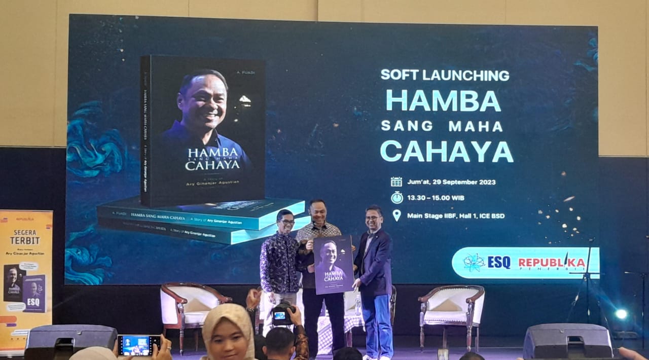 Peluncuran buru biografi Ary Ginanjar Agustian berjudul 'Hamba Sang Maha Cahaya' di Hal 1 ICE BSD, Jumat (29/9)  lalu.