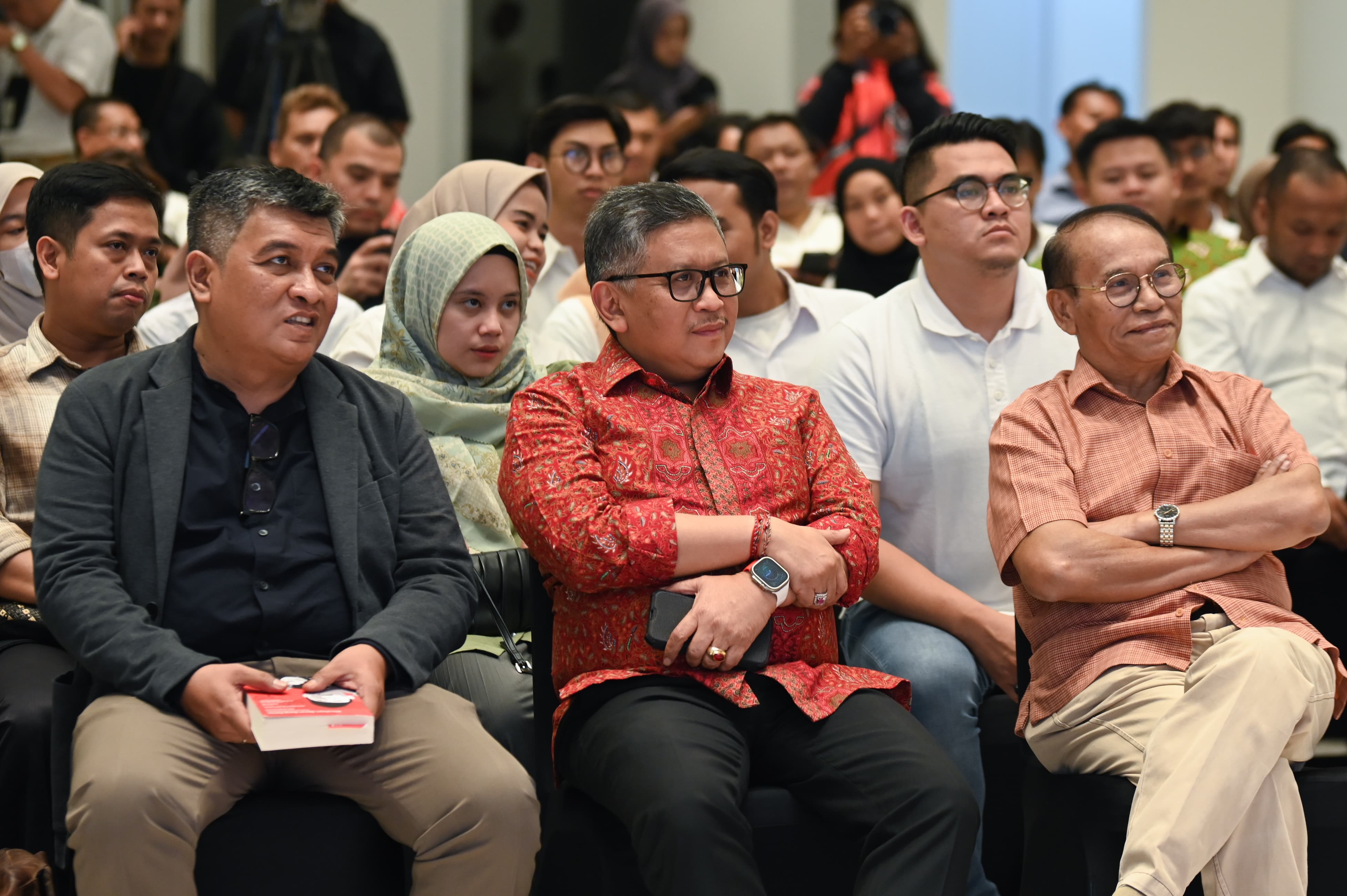 Sekjen PDIP Hasto Kristiyanto dalam acara bedah buku di Jakarta