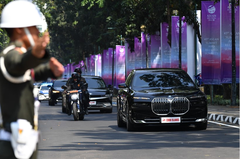 Mobil listrik yang digunakan untuk KTT AIS Forum