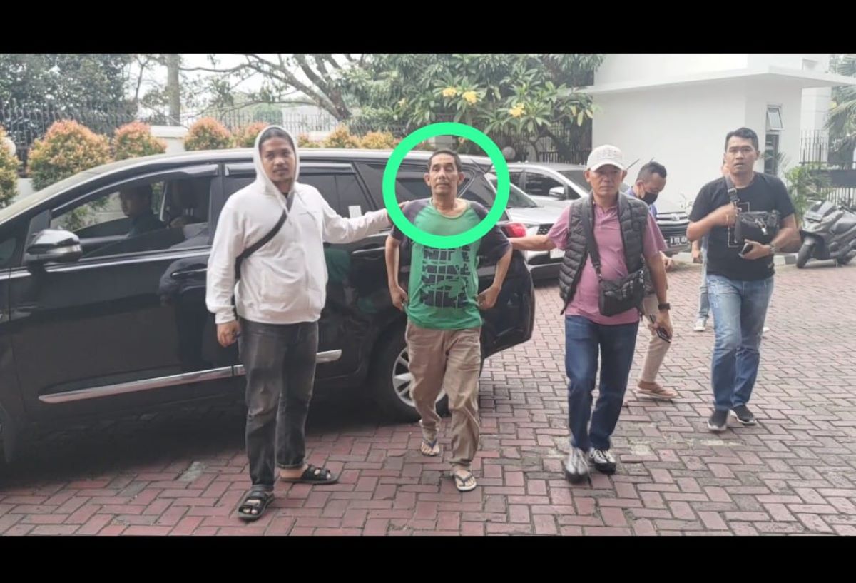 Tim Tabur Kejaksaan menangkap dua saksi dalam DPO Kejaksaan Tinggi Riau terkait dugaan gratifikasi dalam pidana narkoba.