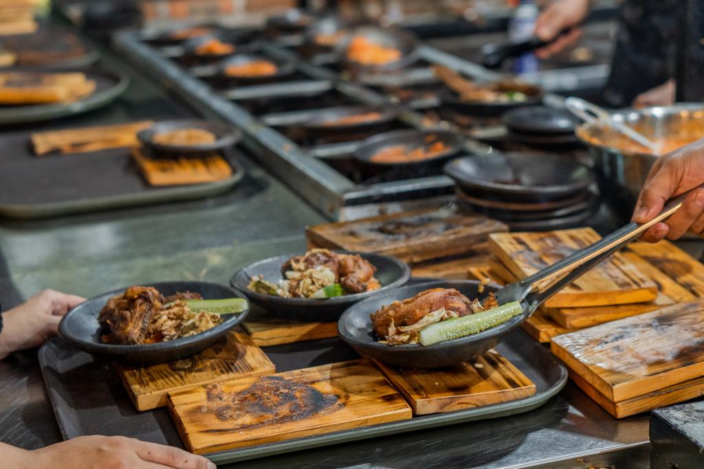 Meski baru diluncurkan pada Juli 2022 lalu, perkembangan bisnis Sambal Bakar Indonesia terbilang cukup pesat.