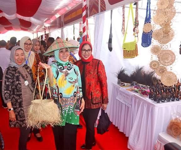 Kompetensi UMKM kriya dinilai Wury Ma'ruf Amin mengatakan perlu ditingkatkan untuk bersaing di pasar global.