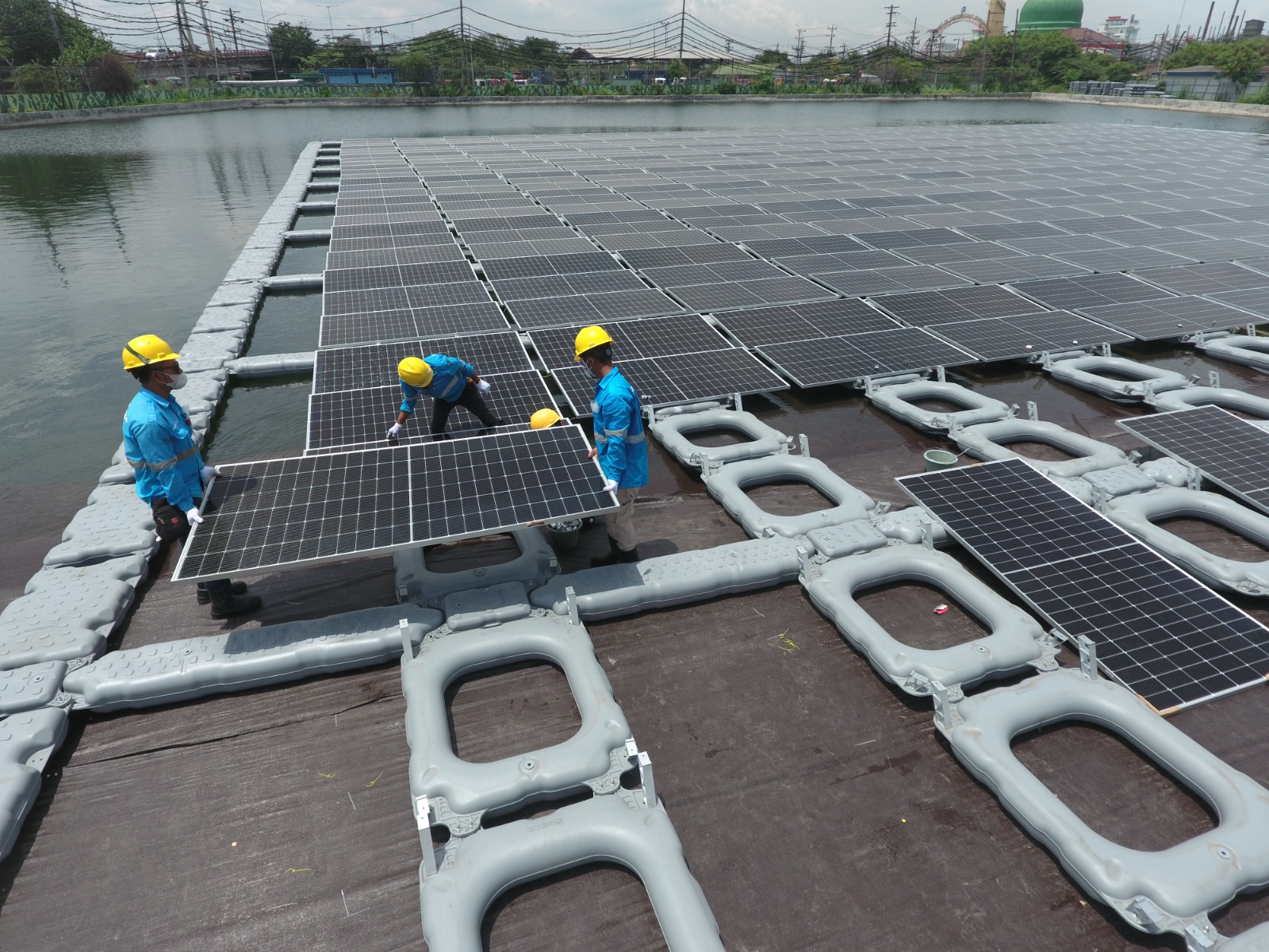 Transisi energi ini tak lepas dari komitmen dan aksi korporasi dalam mengakselerasi pengembangan EBT (energi baru terbarukan) di Tanah Air.