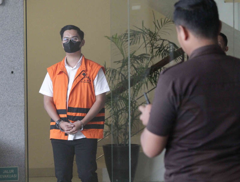 Berdasarkan informasi dari Dadan Tri Yudianto, uang hasil suap yang diterima Hasbi Hasan disebarkan ke beberapa pihak.